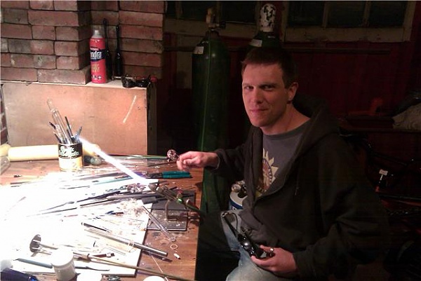 Click image for larger version.&nbsp;

Name:	me in shop no glasses.jpg&nbsp;
Views:	442&nbsp;
Size:	37.8 KB&nbsp;
ID:	24087