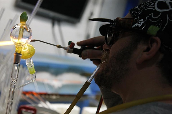 Click image for larger version.&nbsp;

Name:	handtorchinuse.jpg&nbsp;
Views:	3&nbsp;
Size:	48.4 KB&nbsp;
ID:	48416