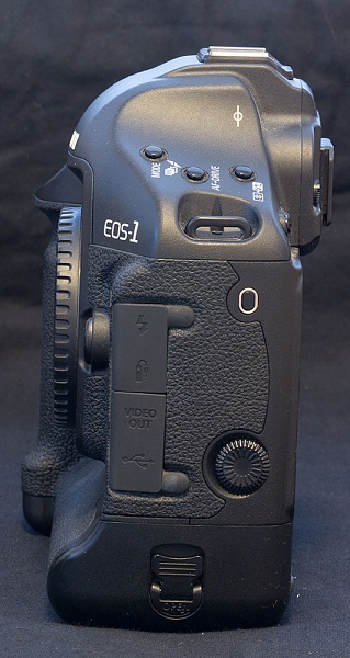 Click image for larger version.&nbsp;

Name:	1DSIII_Left.jpg&nbsp;
Views:	176&nbsp;
Size:	134.5 KB&nbsp;
ID:	58004