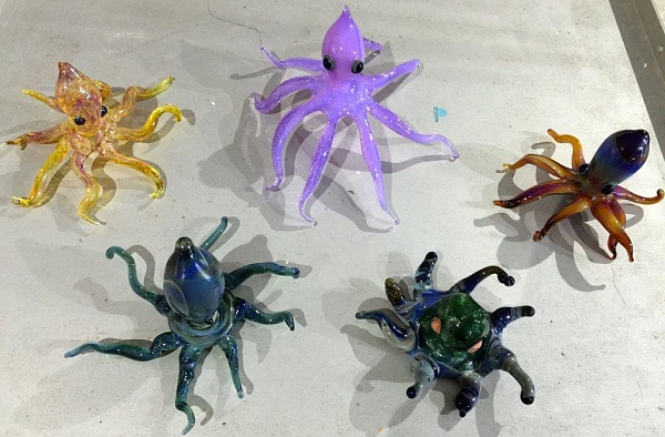 Click image for larger version.&nbsp;

Name:	Selfmade Boro Glass Ocotpus 2.jpg&nbsp;
Views:	138&nbsp;
Size:	102.1 KB&nbsp;
ID:	85779