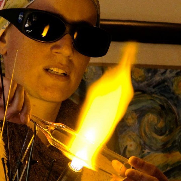 Click image for larger version. 

Name:	glassblowing demo.jpg 
Views:	8 
Size:	54.5 KB 
ID:	71327